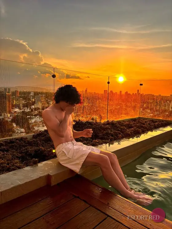 Alejandro, Chinese male escort in Hong Kong