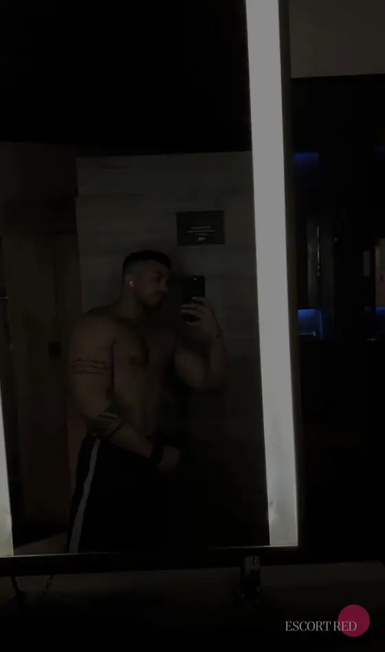Alp, Chinese male escort in Macau — photo 3