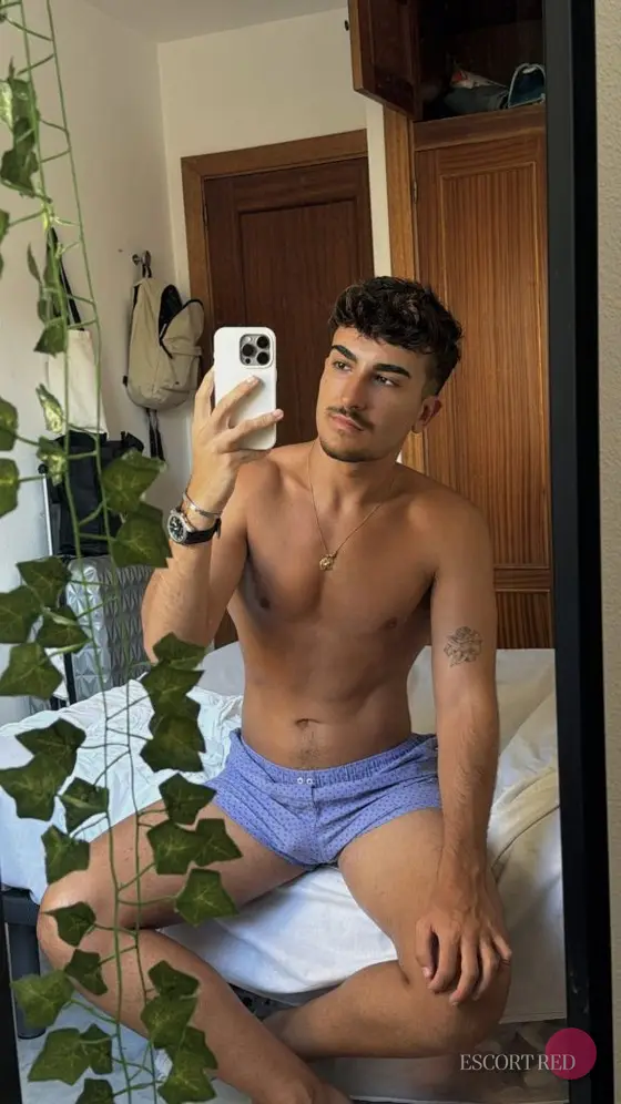 Anderson, British male escort in Macau