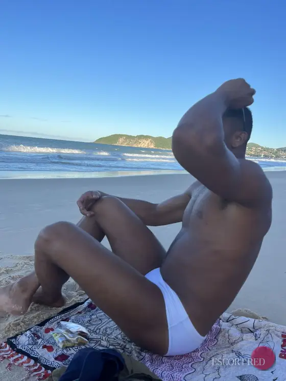 Atticus, Nigerian male escort in Bangkok — photo 3