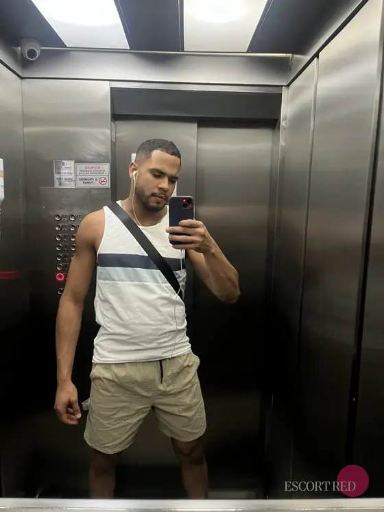 Atticus, Nigerian male escort in Bangkok — photo 6