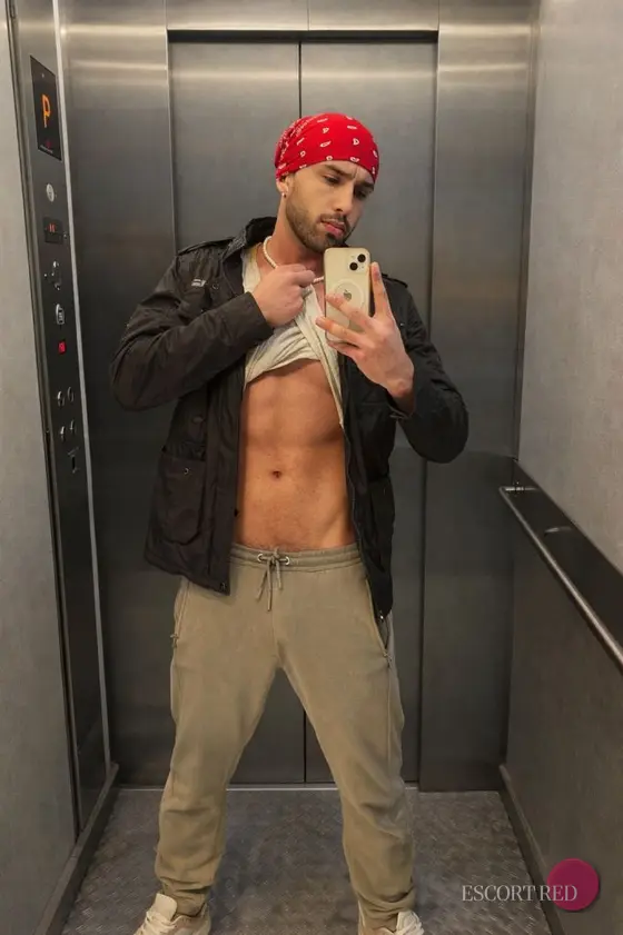 Aurelio, Brazilian male escort in Bangkok — photo 4