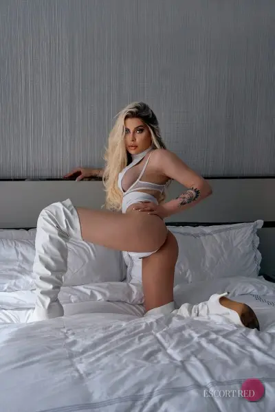 Aurora, Brazilian trans escort in Macau — photo 3