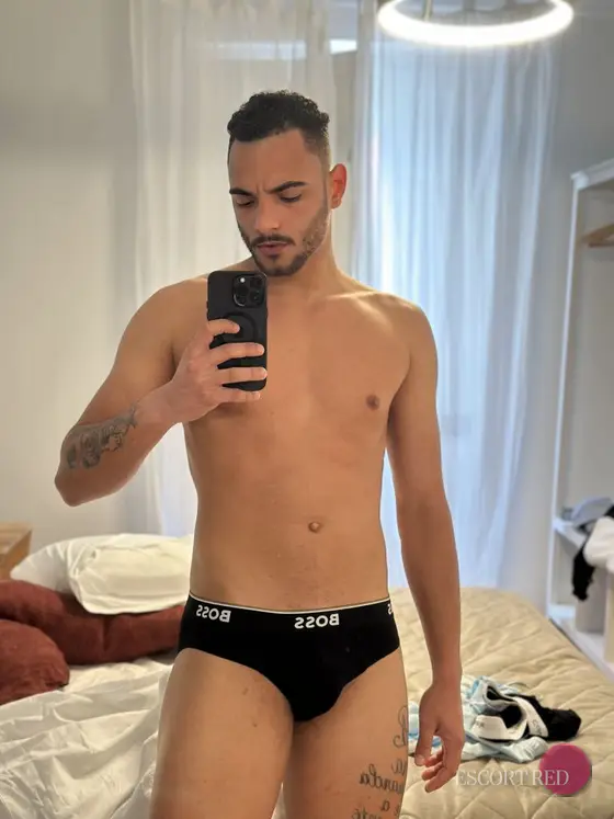 Basil, British male escort in Bangkok — photo 3