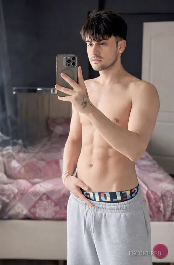 Callum, Japanese male escort in Macau