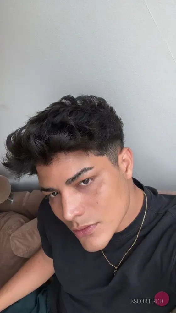 Calvin, Brazilian male escort in Bangkok — photo 6