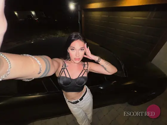 Casey, British trans escort in Tokyo — photo 5