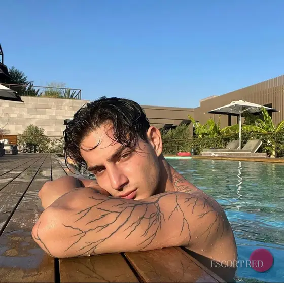 Cem, Chinese male escort in Bangkok — photo 5