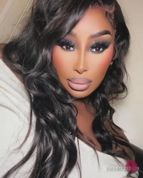 Cleopatra, British trans escort in Hong Kong