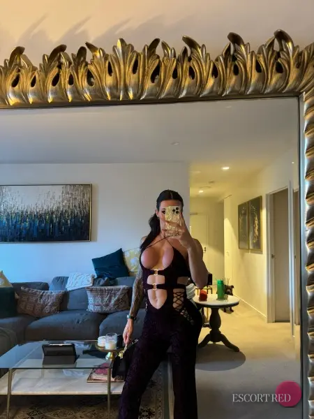 Daniela, British trans escort in Tokyo — photo 3