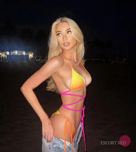 Mia, escort in Macau
