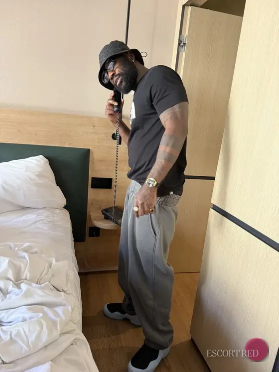 Domis, Nigerian male escort in Bangkok — photo 4