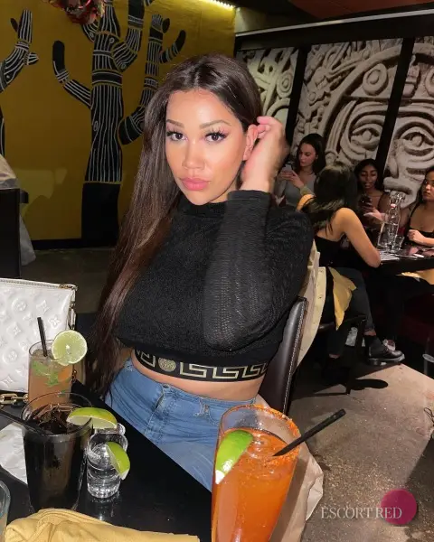 Eden, Brazilian trans escort in Macau — photo 3