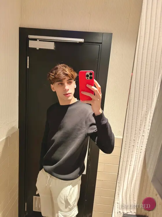 Edwin, Korean male escort in Hong Kong