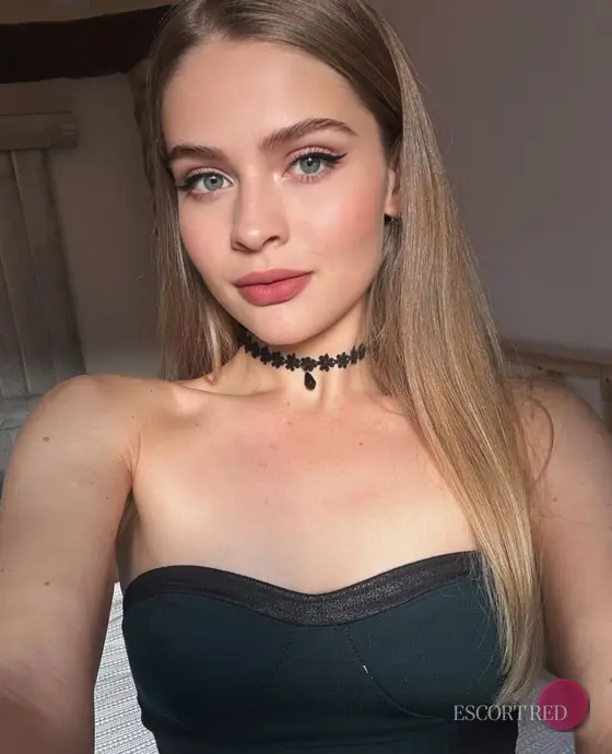Eigh, French escort in Hong Kong