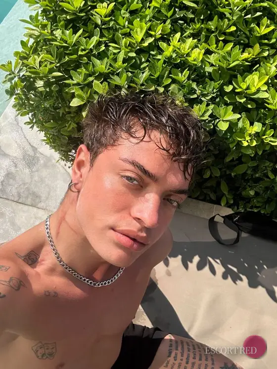 Evgen, Brazilian male escort in Bangkok — photo 4