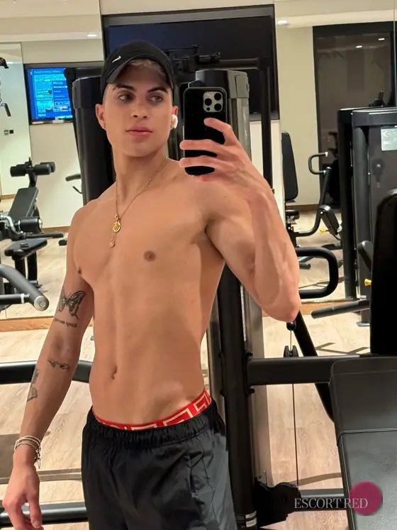 Felipe, British male escort in Bangkok — photo 6