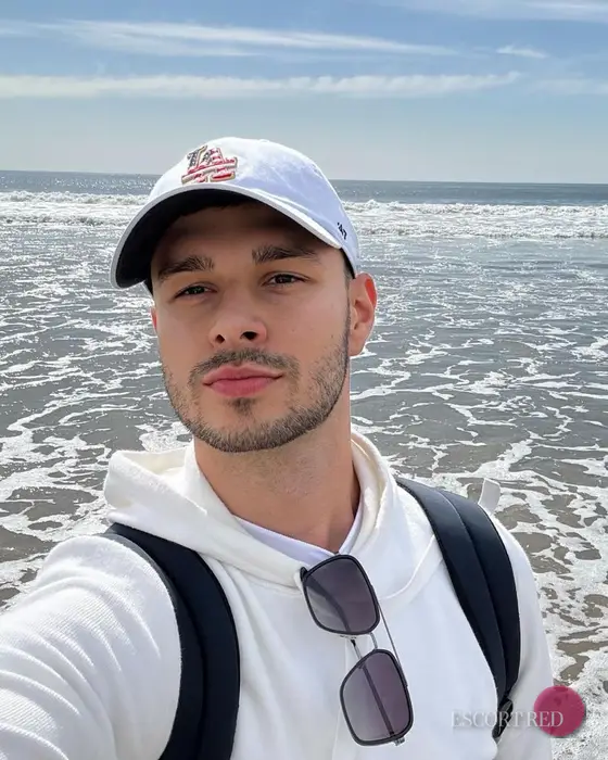 Golden, Russian male escort in Hong Kong — photo 4