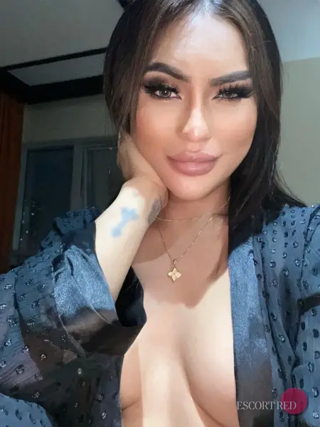 Grey, British trans escort in Tokyo — photo 3