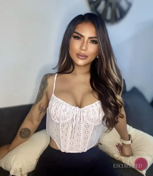 Grey, British trans escort in Tokyo — photo 4