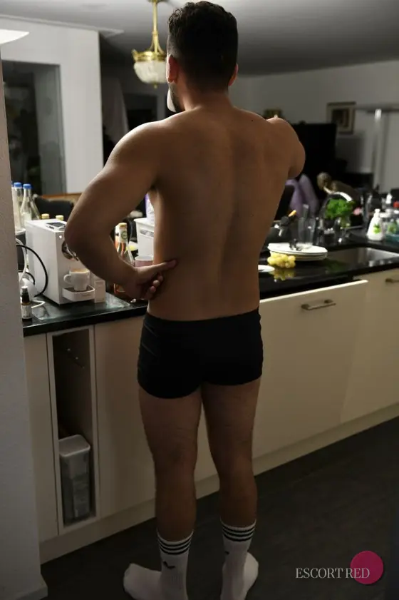 Harold, Brazilian male escort in Bangkok — photo 3
