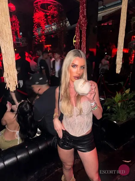 Julieta, Brazilian trans escort in Tokyo — photo 6