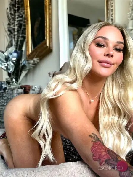 Kelsey, British trans escort in Macau — photo 3