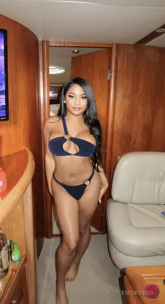 Layla, British trans escort in Tokyo