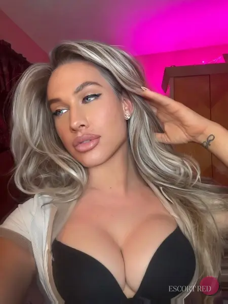 Lexi, British trans escort in Hong Kong — photo 3