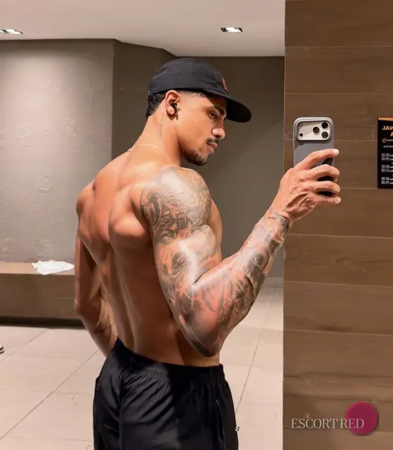 Liam, Brazilian male escort in Hong Kong — photo 3