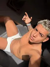 Lorenzo, Brazilian male escort in Bangkok — photo 3