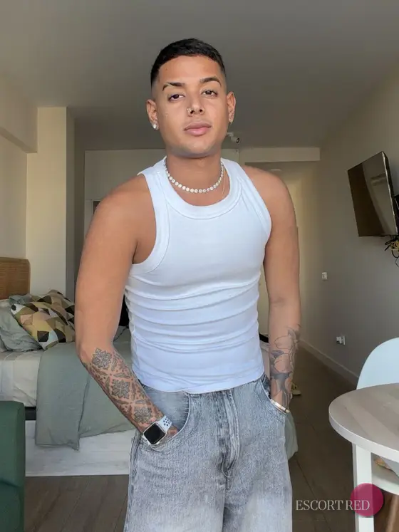 Lorenzo, Brazilian male escort in Bangkok — photo 6