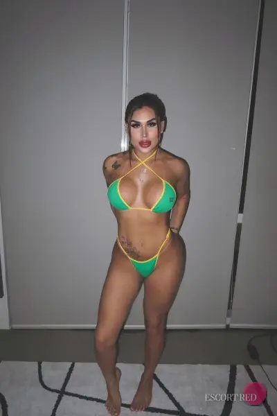Mariana, Brazilian trans escort in Macau — photo 3