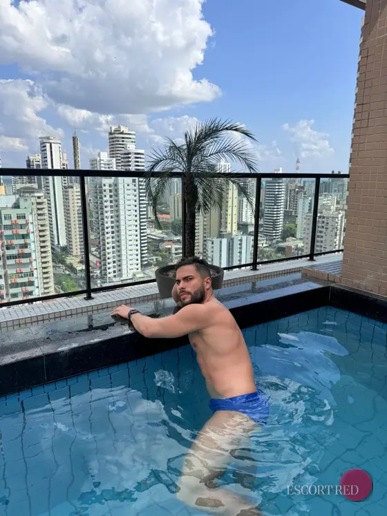Matteo, British male escort in Bangkok — photo 3