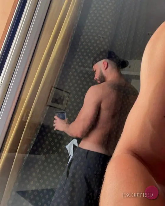 Matteo, British male escort in Bangkok — photo 4