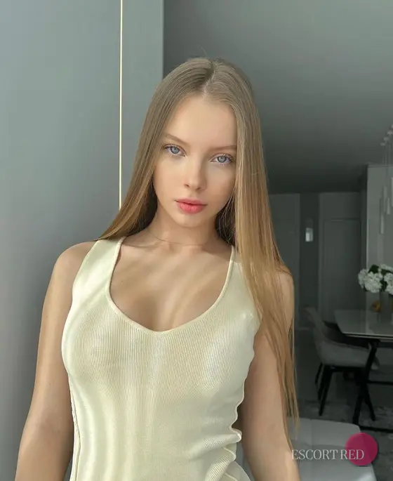 Molly, French escort in Tokyo