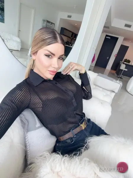 Monika, Brazilian trans escort in Hong Kong — photo 4