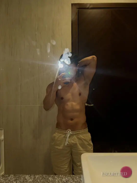 Nico, Vietnamese male escort in Bangkok — photo 3