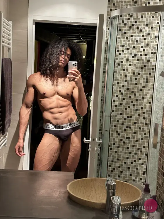 Pietro, Brazilian male escort in Tokyo — photo 4