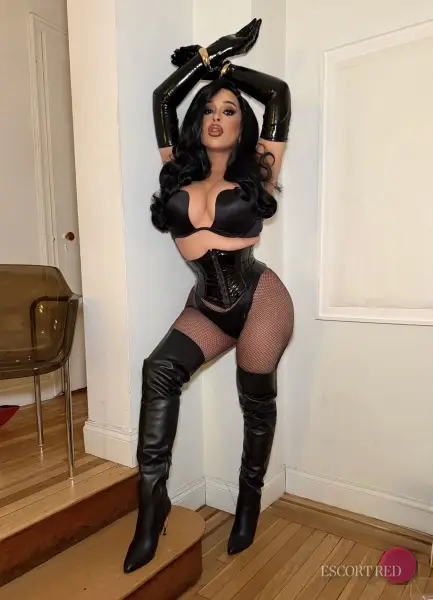 Raven, Brazilian trans escort in Bangkok