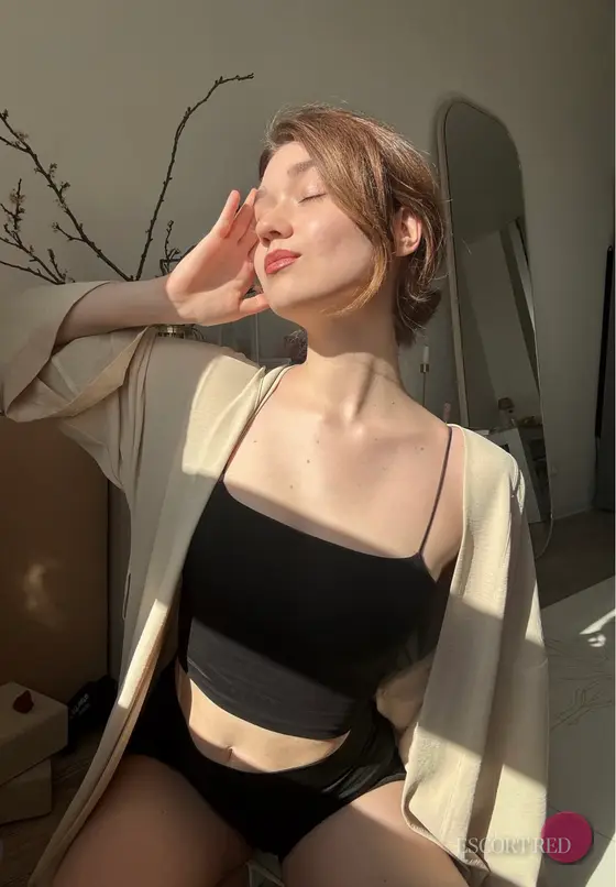 Shura, French escort in Tokyo — photo 3