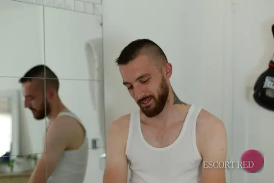 Spencer, British male escort in Tokyo — photo 3