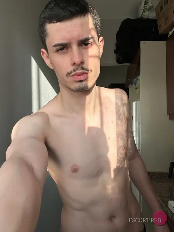 Tarik, British male escort in Bangkok — photo 3