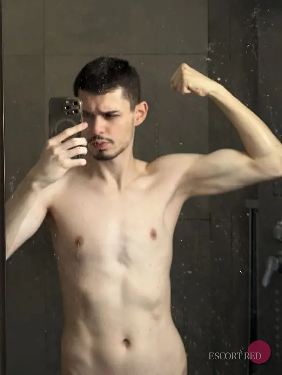Tarik, British male escort in Bangkok — photo 4