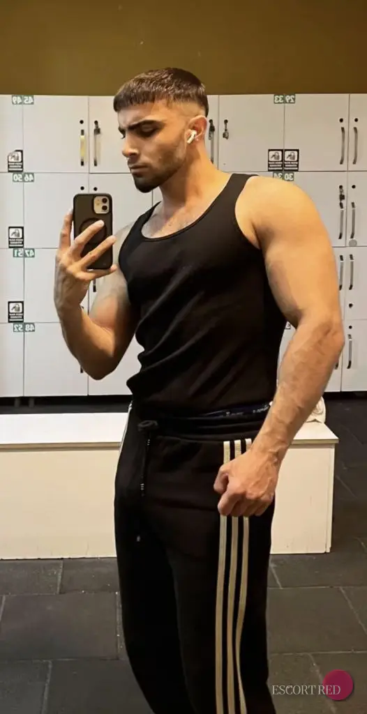 Tarkan, Indian male escort in Bangkok — photo 4