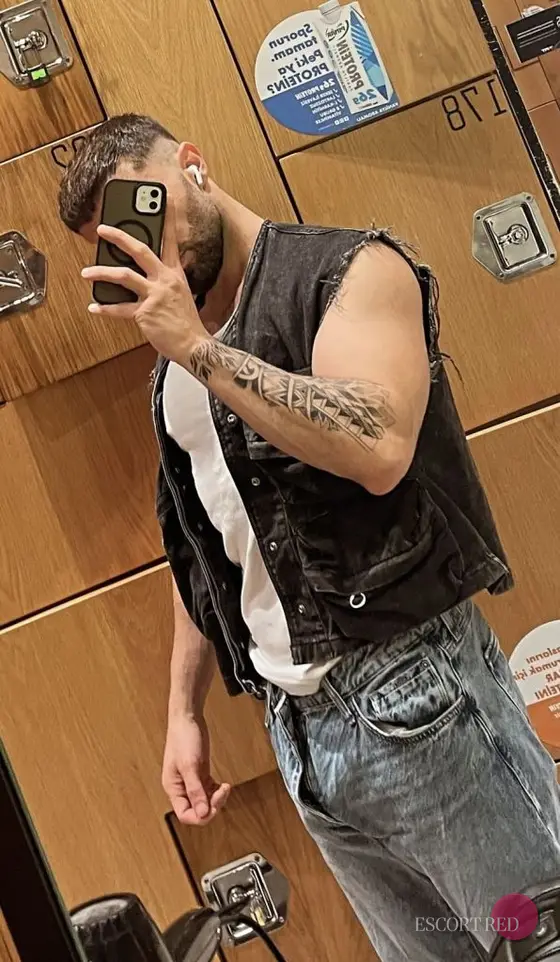Tarkan, Indian male escort in Bangkok — photo 6