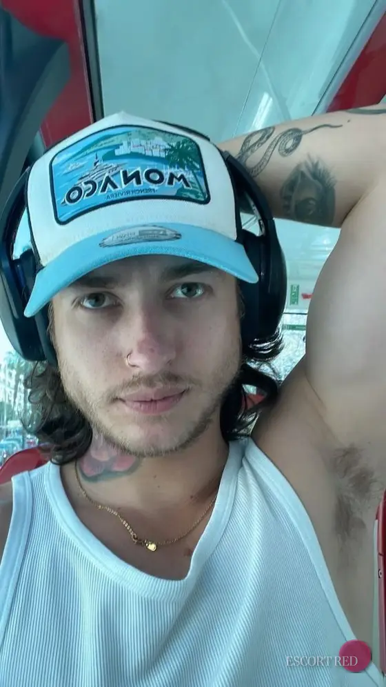 Tate, Brazilian male escort in Bangkok — photo 6