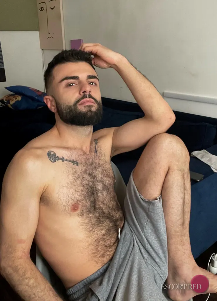 Thom, British male escort in Macau