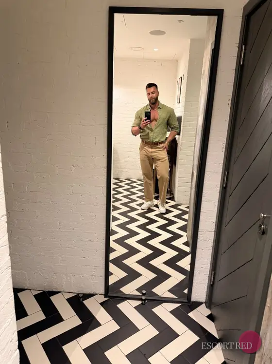 Tobias, British male escort in Hong Kong — photo 6