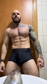Valdemar, British male escort in Hong Kong — photo 3